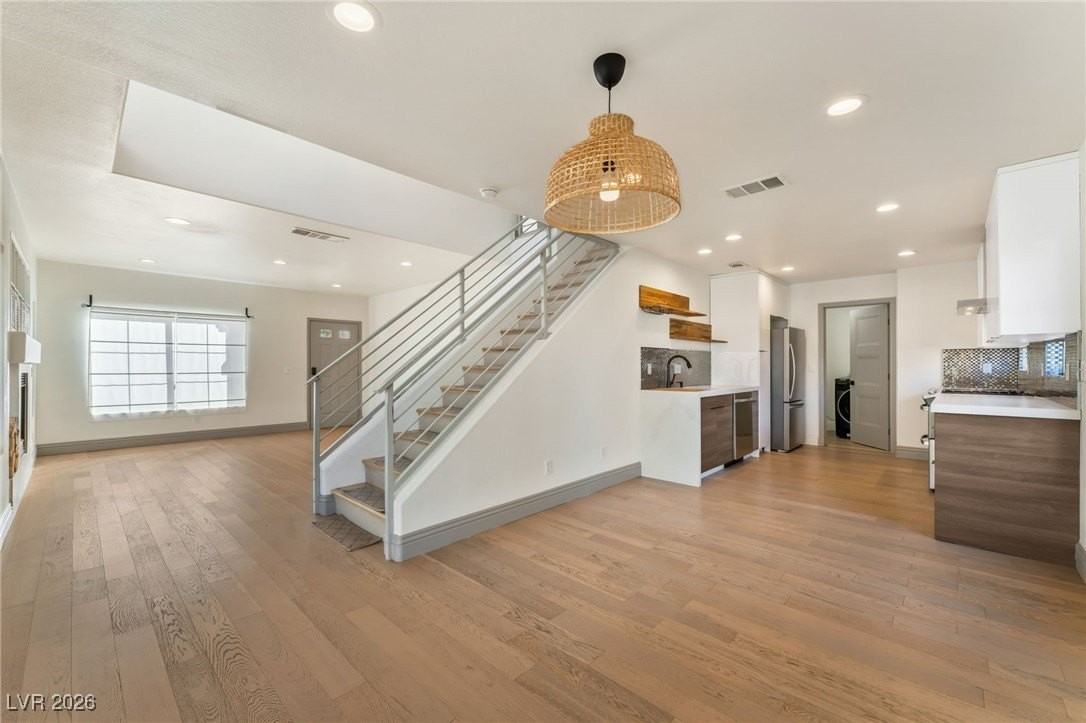 8712 Harwich Ave - Photo 6 of 24