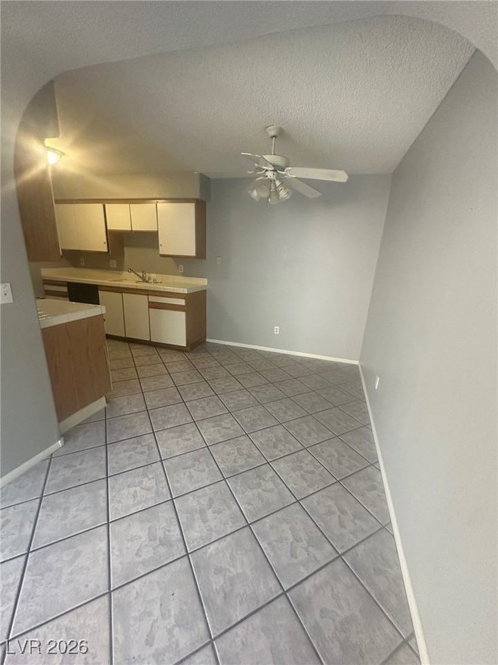 1600 N Torrey Pines Dr #102 - Photo 4 of 15