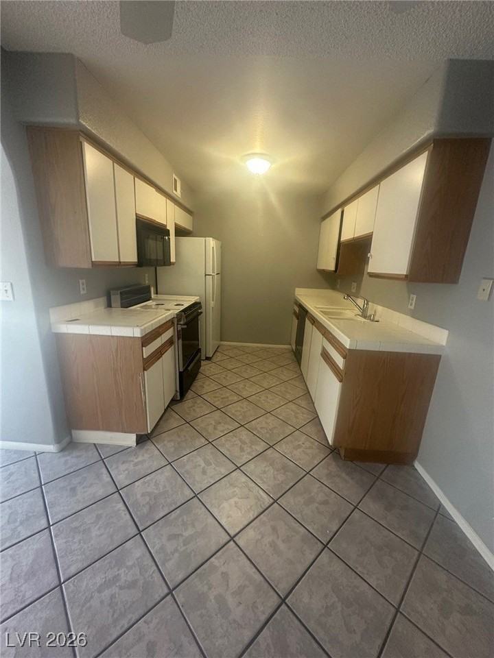 1600 N Torrey Pines Dr #102 - Photo 6 of 15