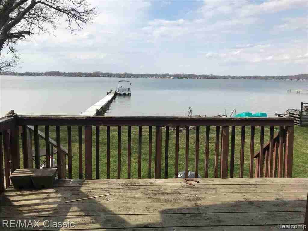 381 E Shore Dr - Photo 3 of 19