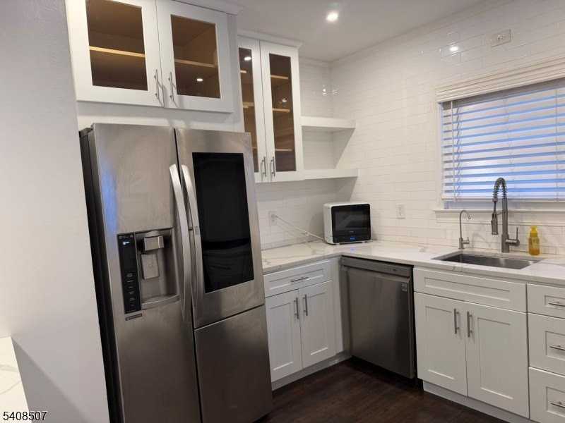 11 Pine St - Photo 4 of 21