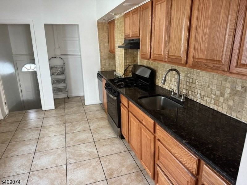 236 E 4th St - Photo 3 of 9