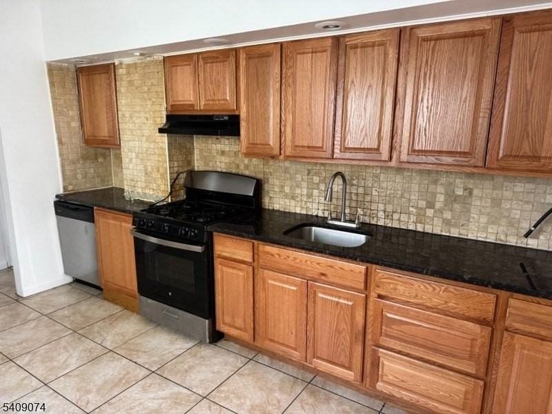 236 E 4th St - Photo 4 of 9