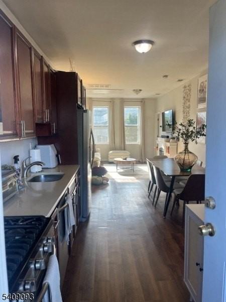 144 Franklin St - Photo 3 of 7