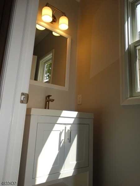 231 N 9th St #A - Photo 4 of 19