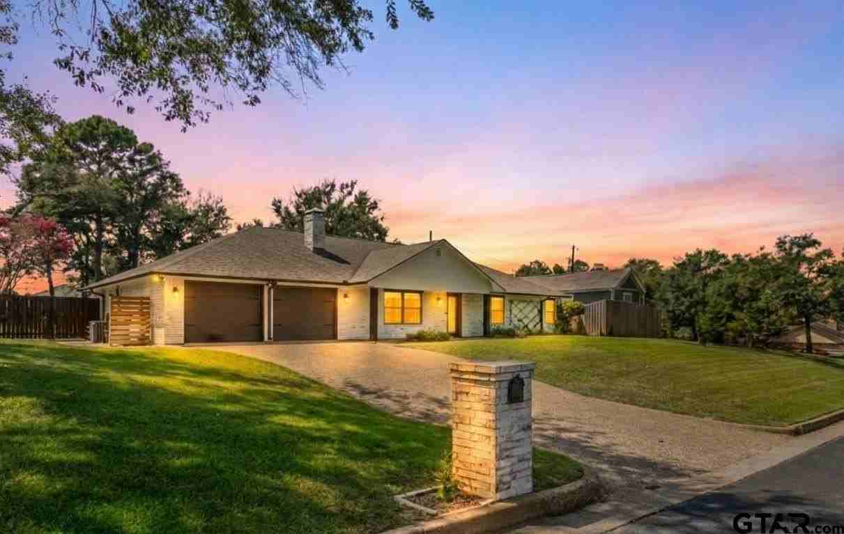 10801 Harvestwood Dr - Photo 2 of 46