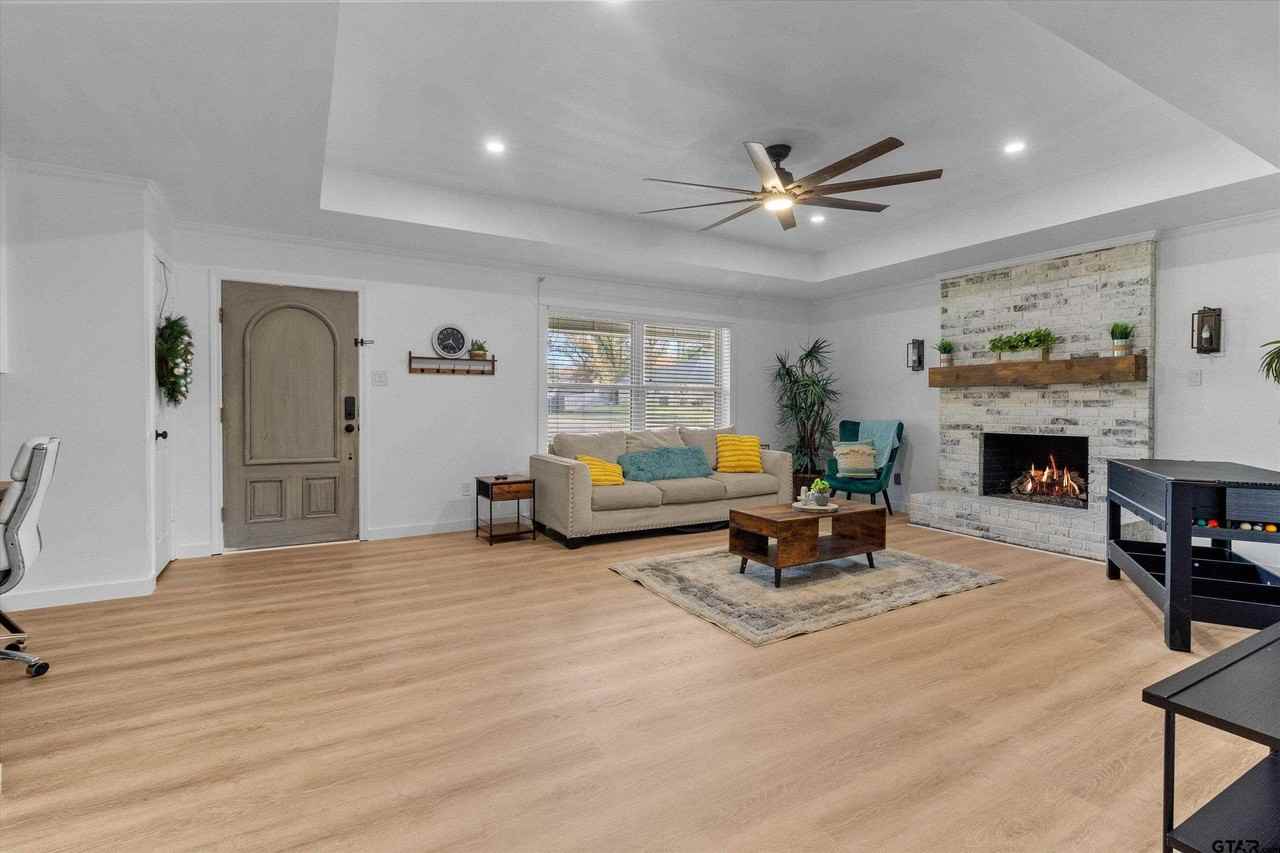 10801 Harvestwood Dr - Photo 4 of 46