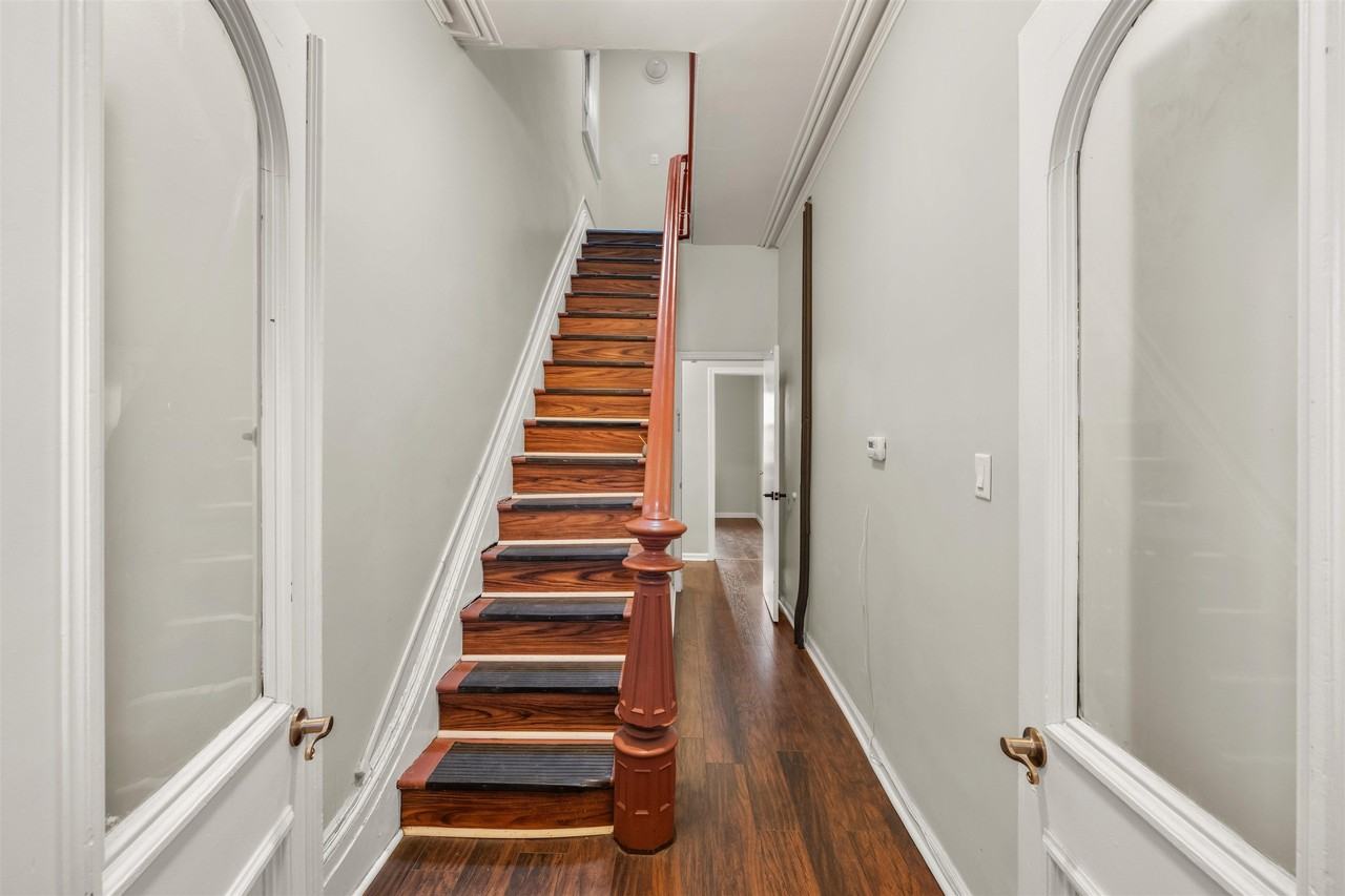 37 Pearsall Ave #2 - Photo 4 of 27