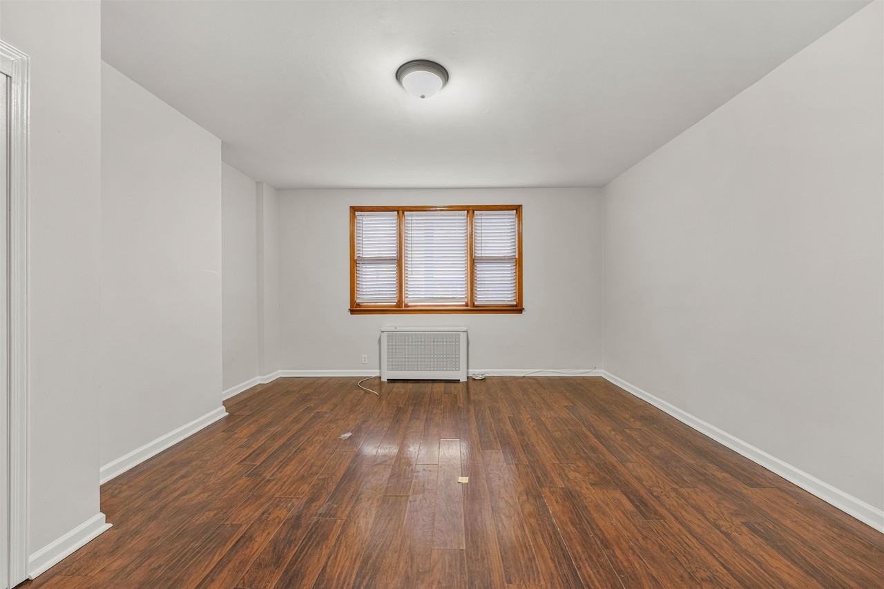 37 Pearsall Ave #2 - Photo 5 of 27