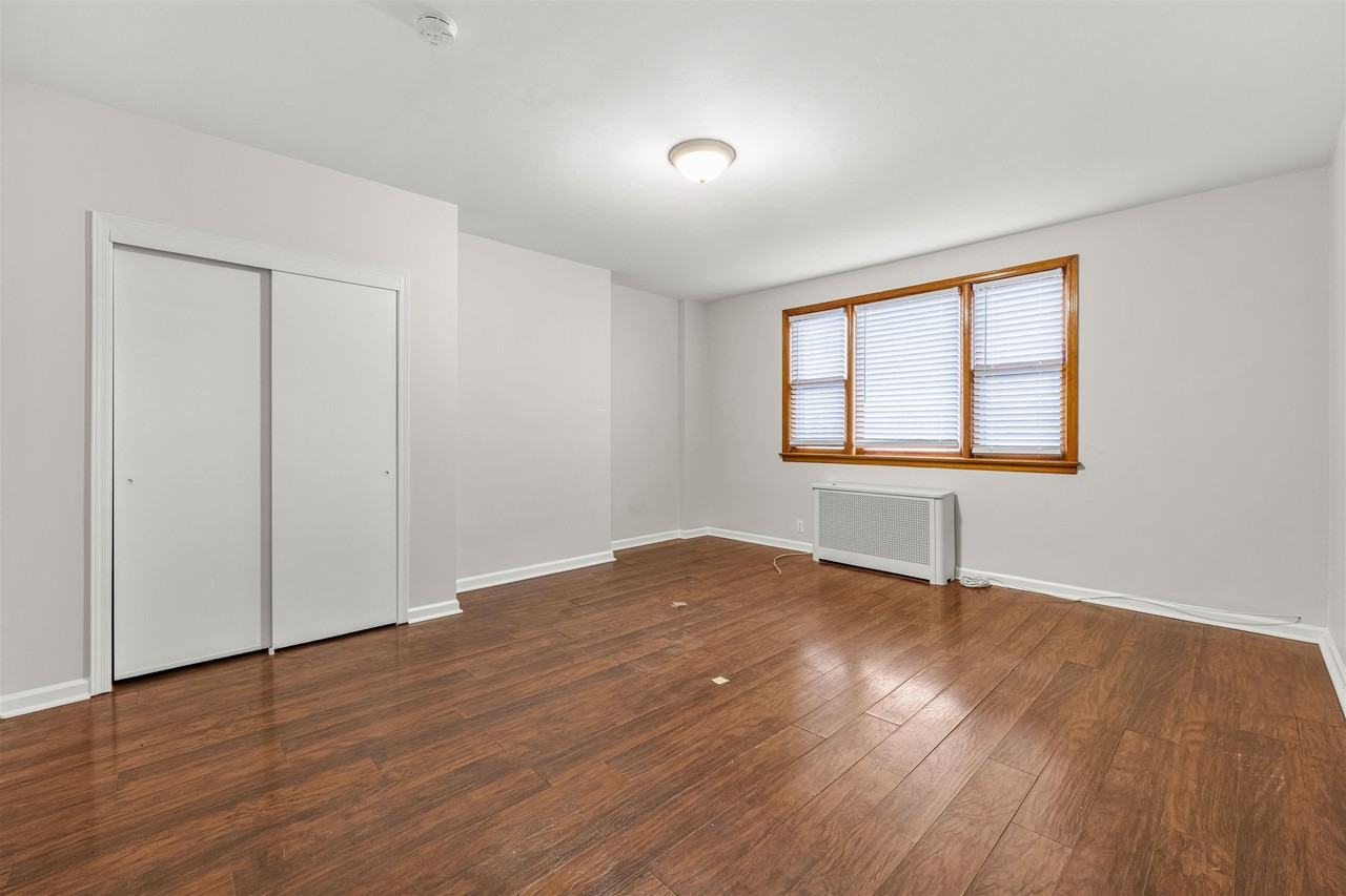 37 Pearsall Ave #2 - Photo 6 of 27