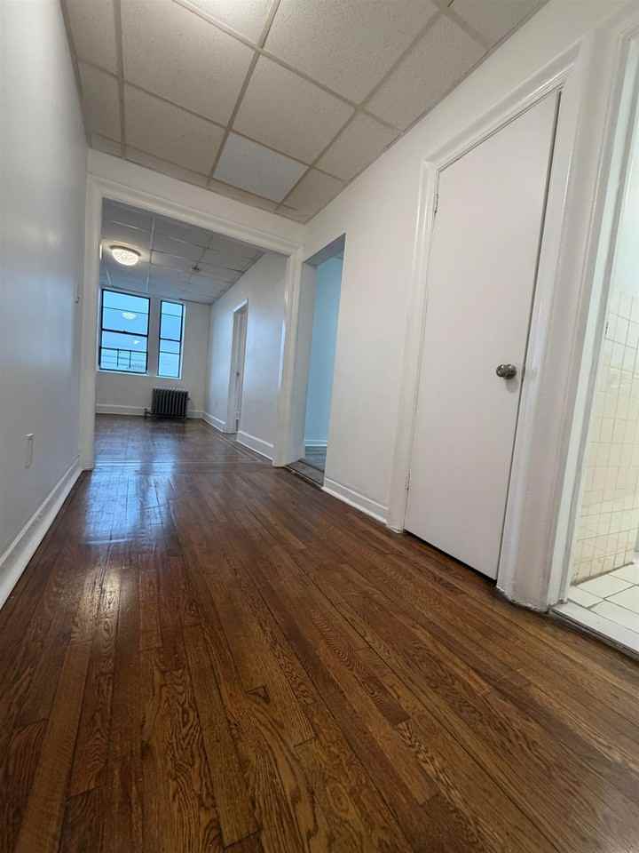 315 56th St #E6 - Photo 2 of 14