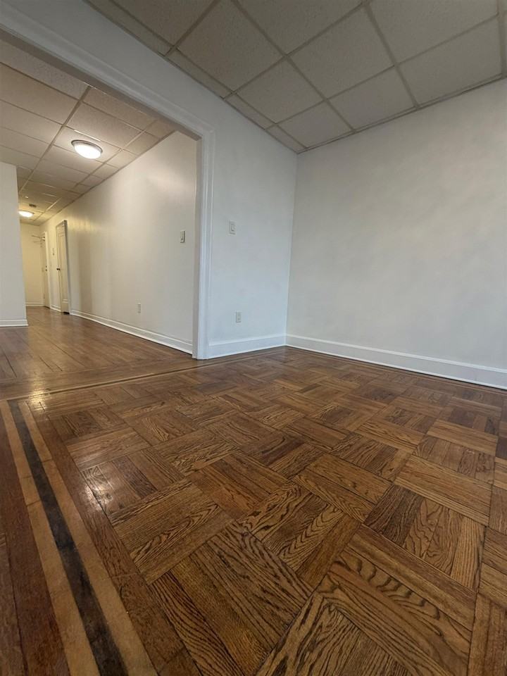 315 56th St #E6 - Photo 3 of 14