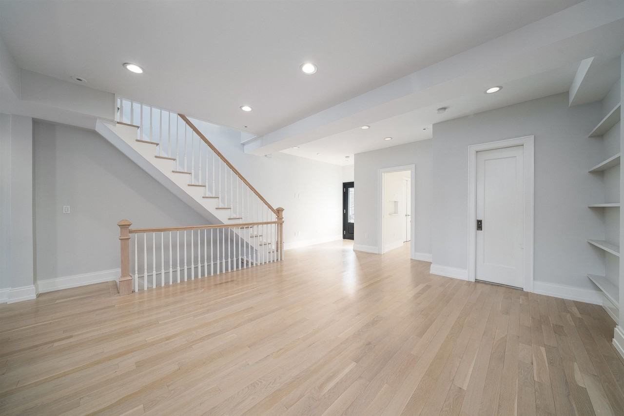 52 Ravine Ave - Photo 2 of 27