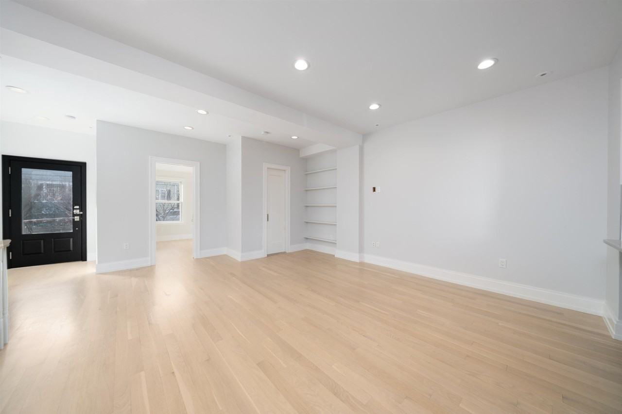 52 Ravine Ave - Photo 3 of 27