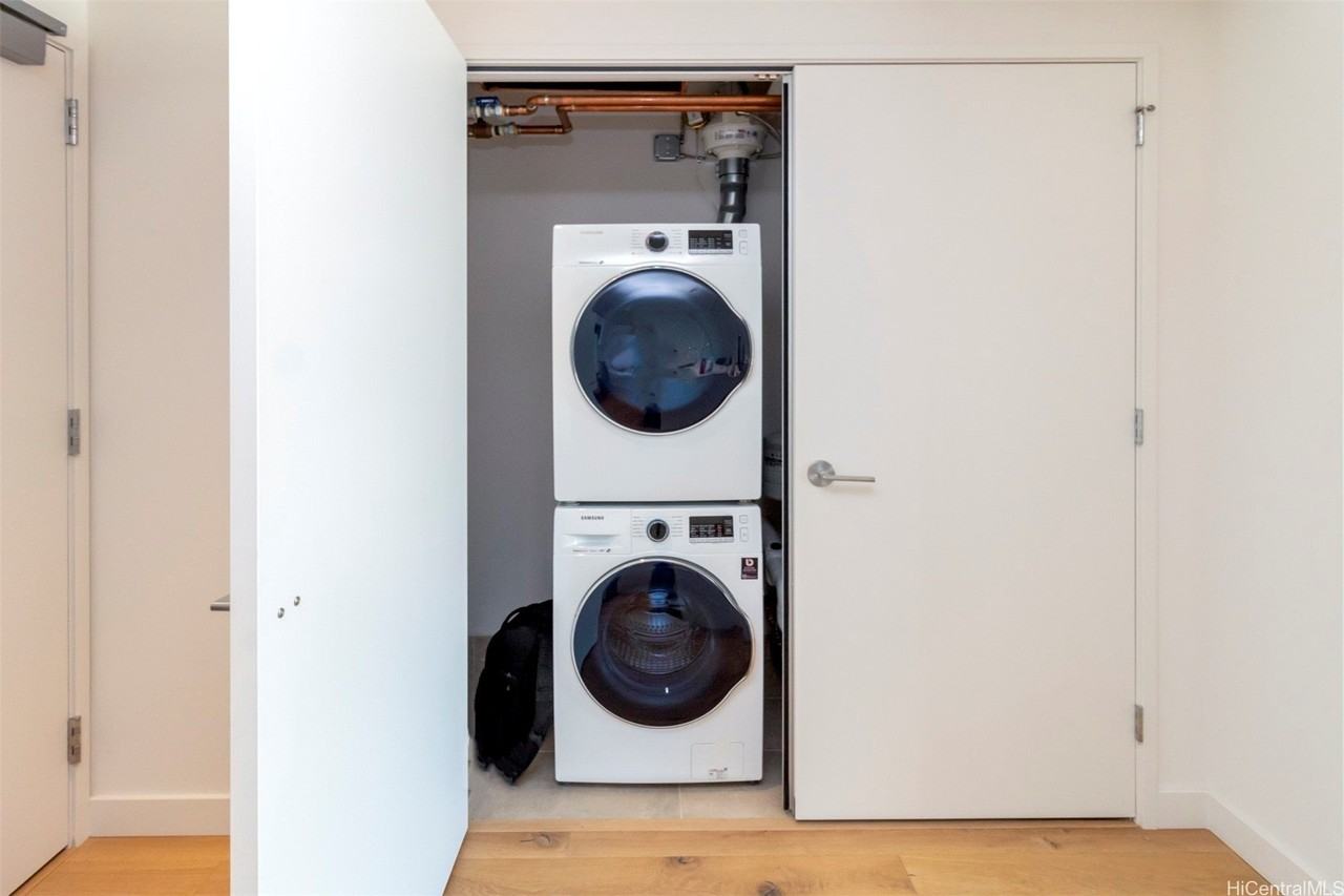 1001 Queen St Apt 1809 #1809 - Photo 5 of 20