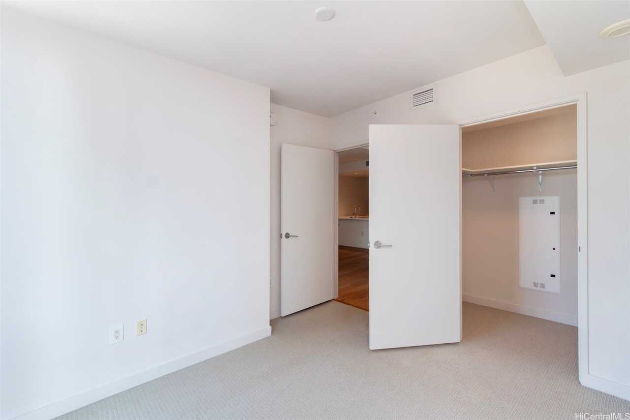 1001 Queen St Apt 1809 #1809 - Photo 7 of 20