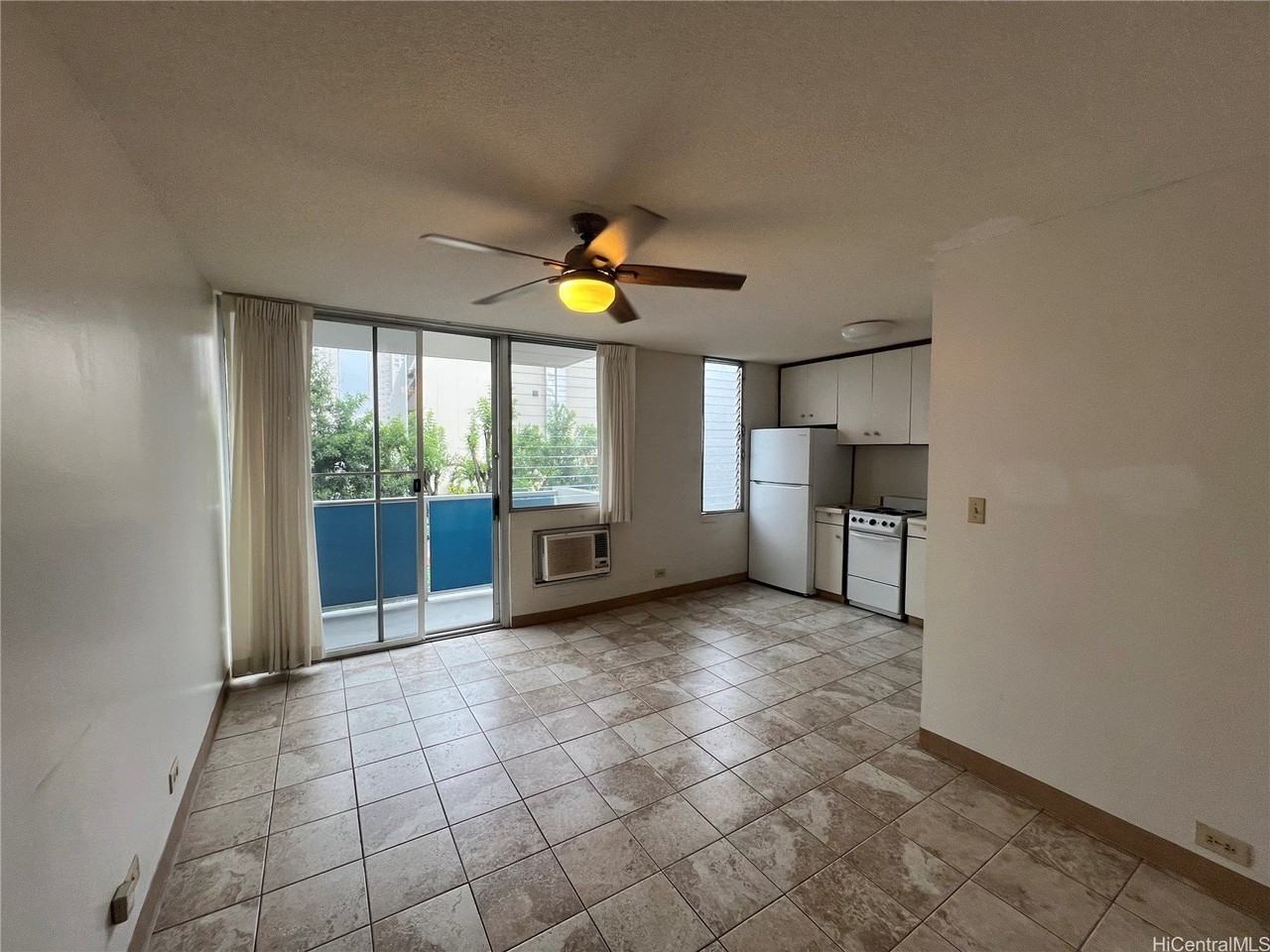 1545 Liona St Apt 401 #401 - Photo 2 of 9