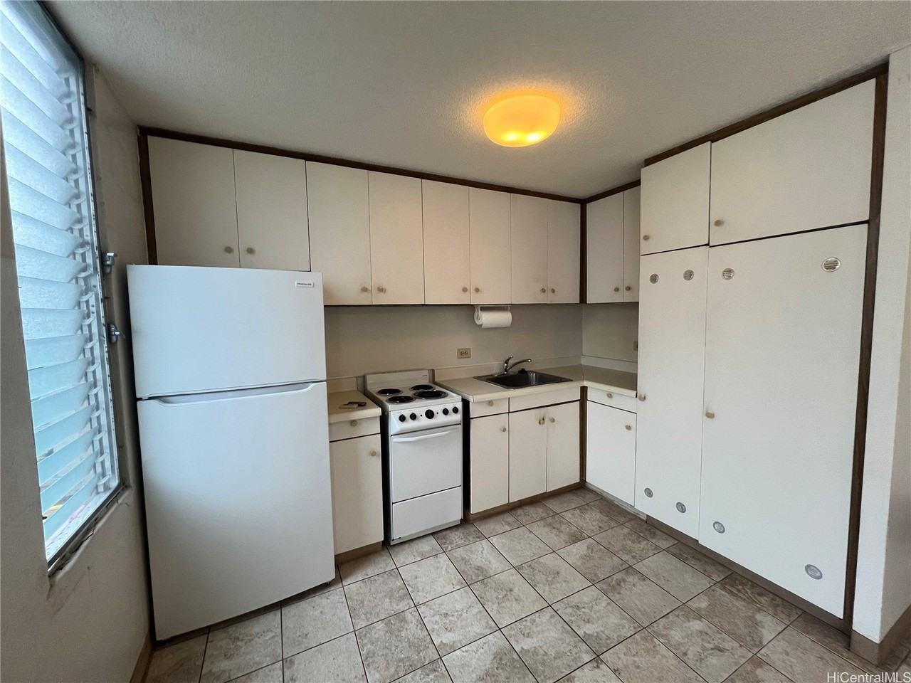 1545 Liona St Apt 401 #401 - Photo 3 of 9