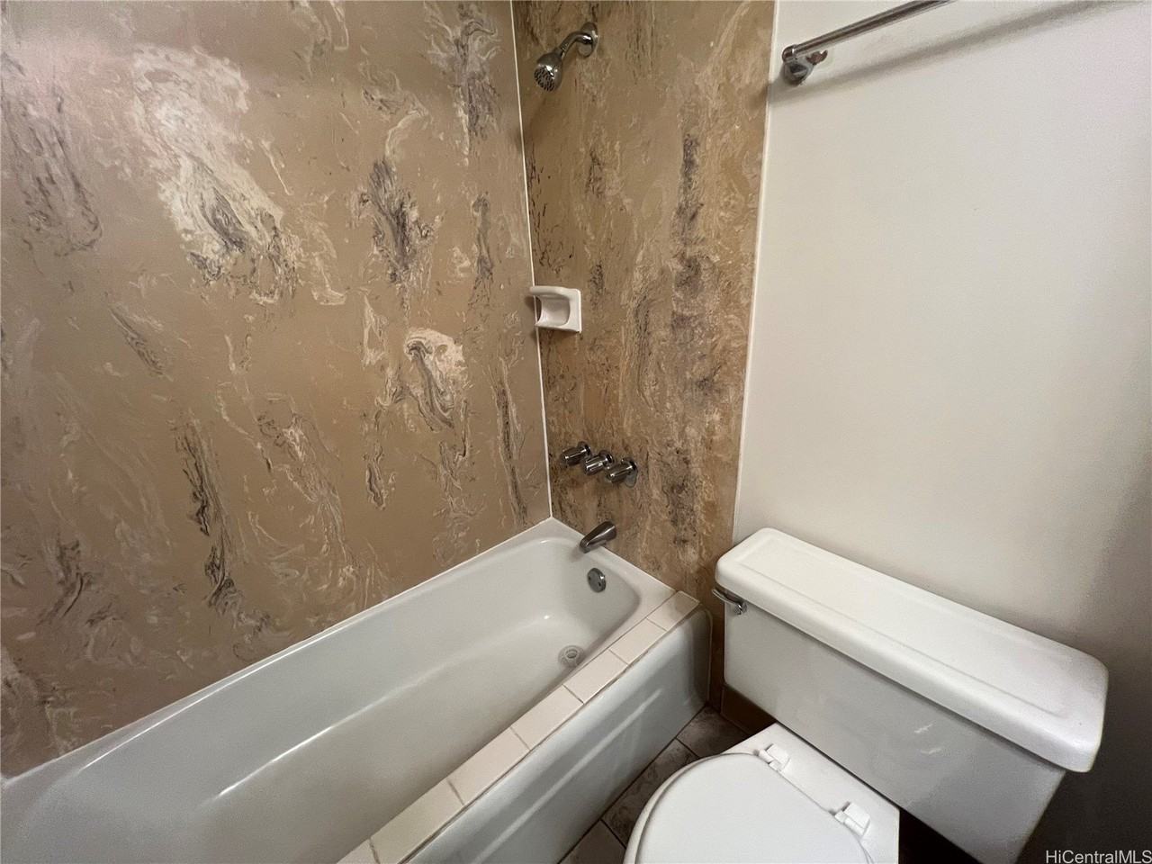 1545 Liona St Apt 401 #401 - Photo 7 of 9