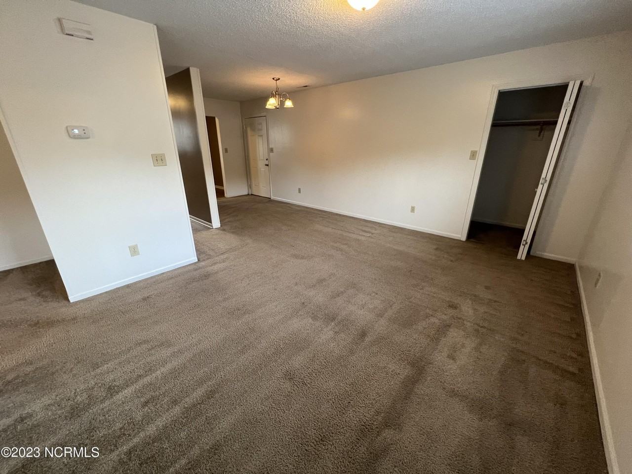 210 Cordell Cir - Photo 3 of 16