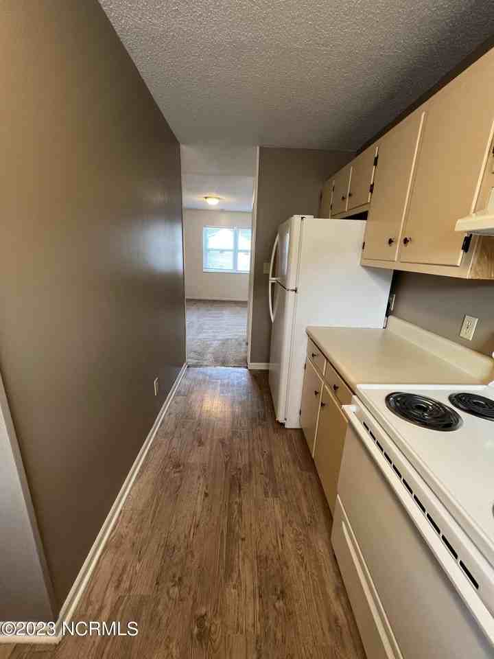 210 Cordell Cir - Photo 6 of 16