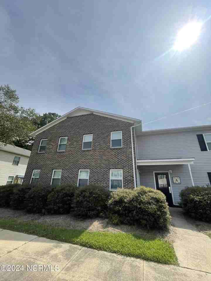 114 Cordell Cir - Photo 2 of 8