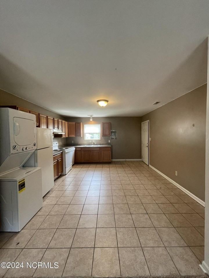 114 Cordell Cir - Photo 3 of 8