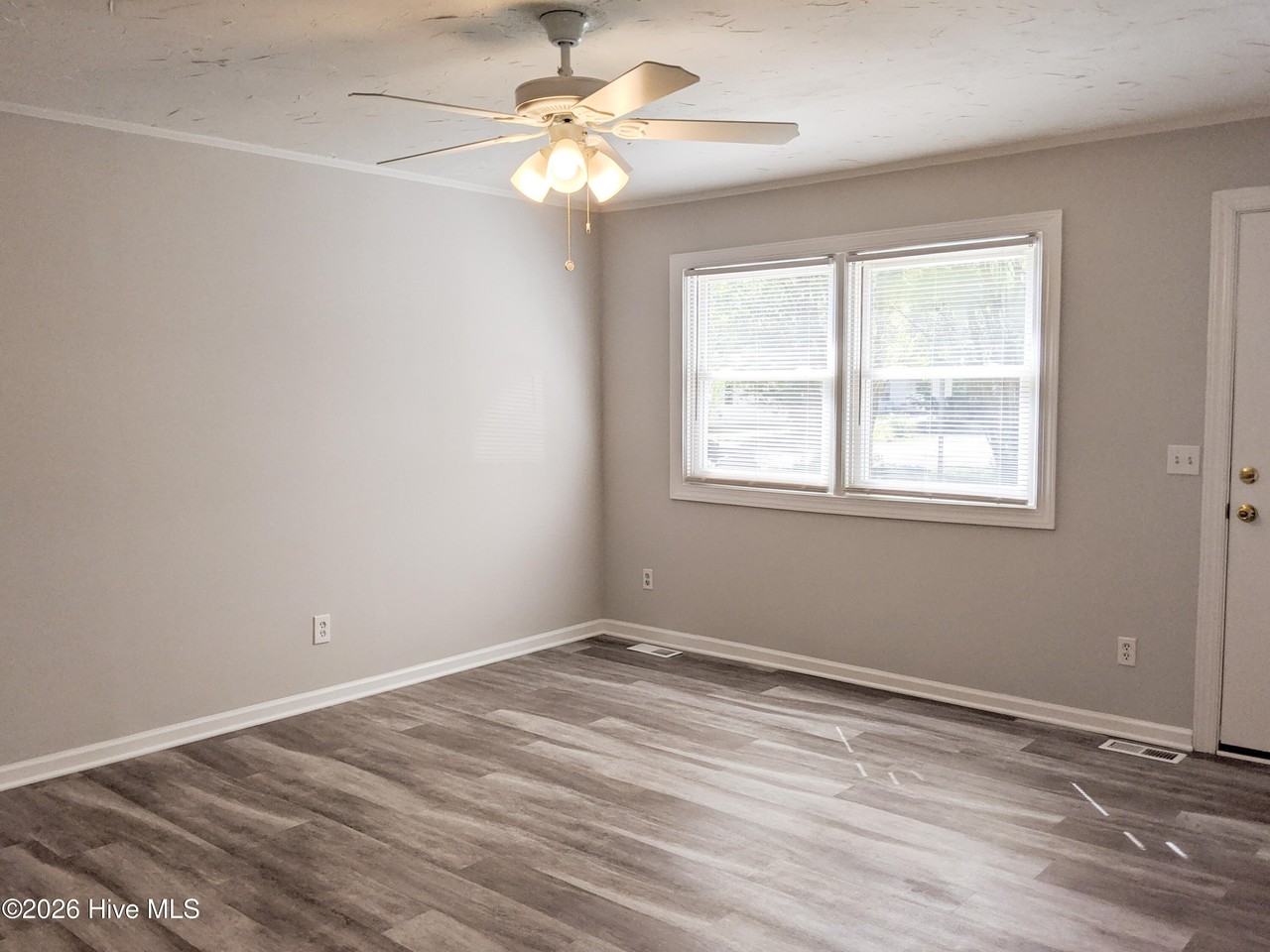 232 Dixie Ave - Photo 2 of 16