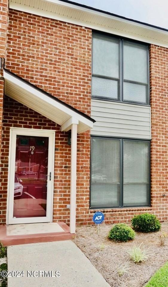 19 Upton Ct - Photo 2 of 21