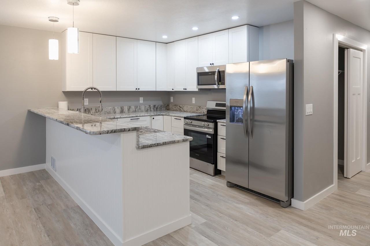 287 Sw 6th St - Photo 5 of 49