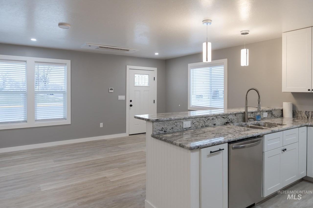 287 Sw 6th St - Photo 7 of 49