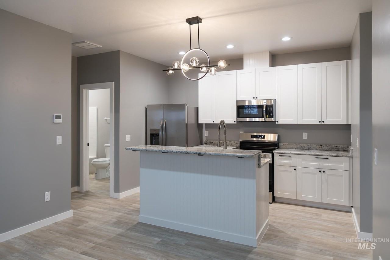 297 Sw 6th St - Photo 3 of 37