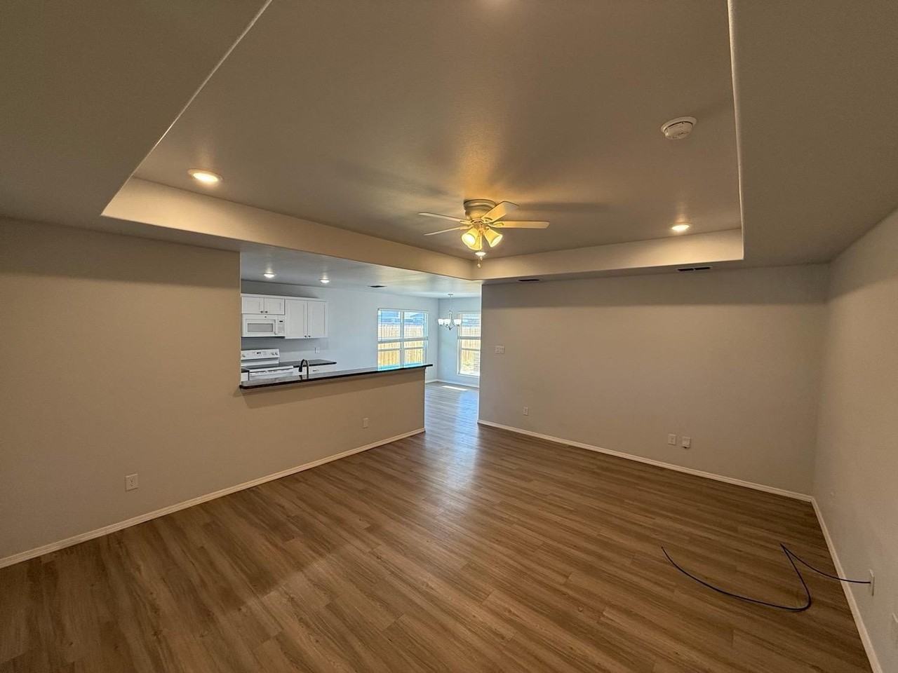 8429 10th Pl - Photo 4 of 36