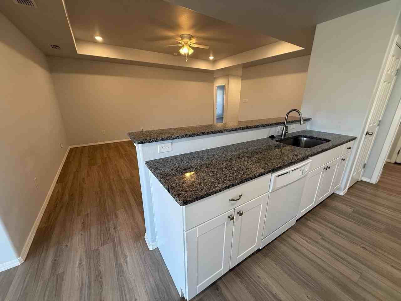 8429 10th Pl - Photo 7 of 36