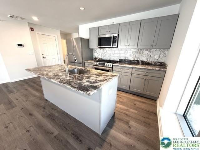 938 E 4th St Apt 401 #401 - Photo 6 of 34