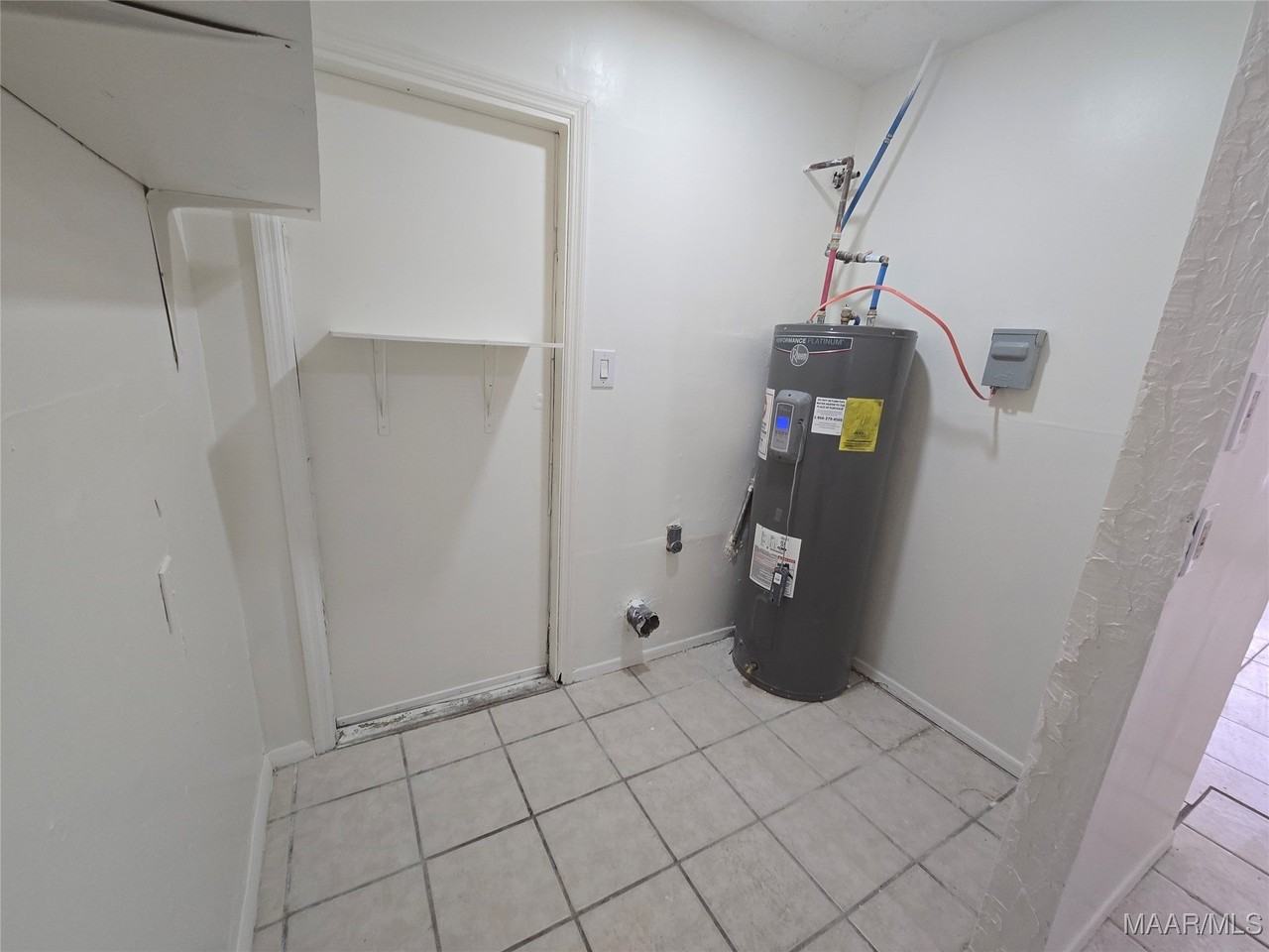 412 Edward St - Photo 5 of 12