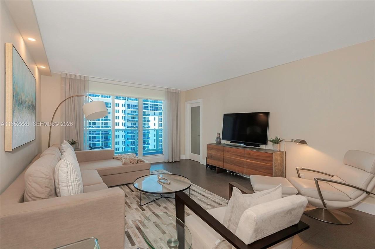 2301 Collins Ave #1216 - Photo 7 of 33