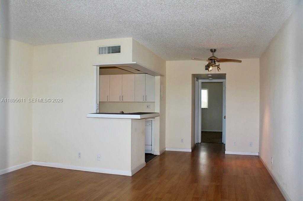 1400 Ne 54th St #306