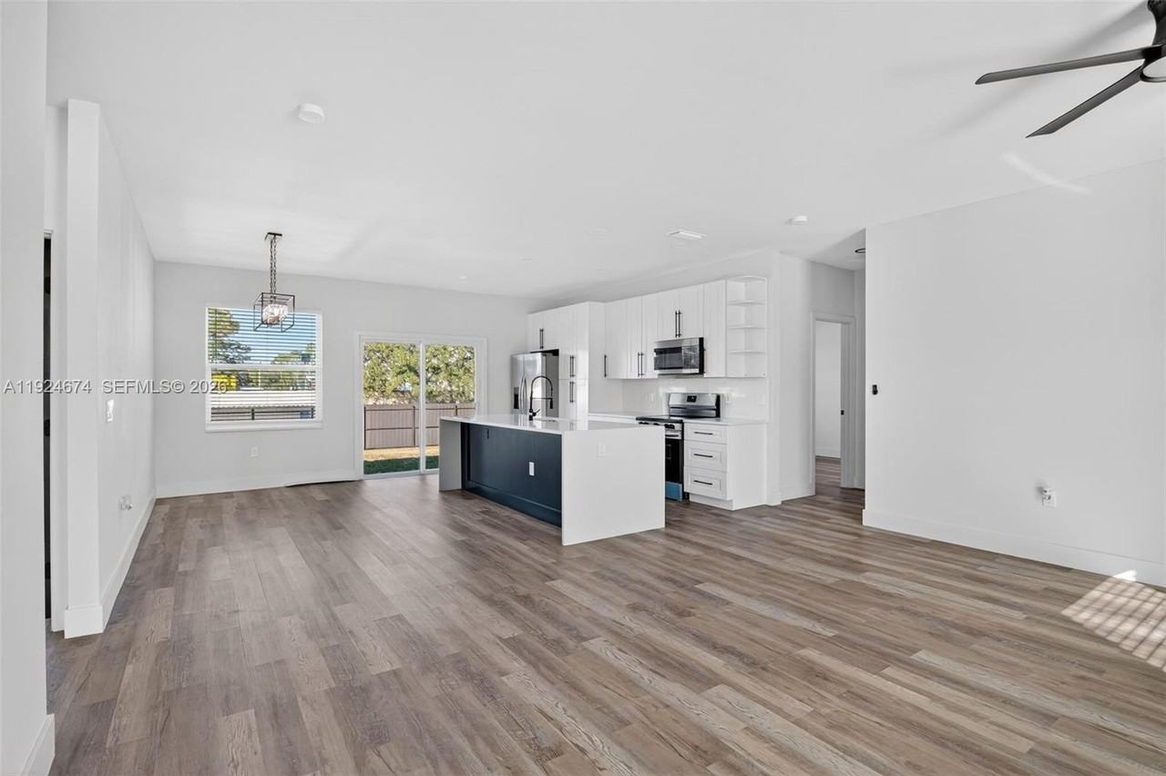 710 Bedford Point Ave #0 - Photo 5 of 31