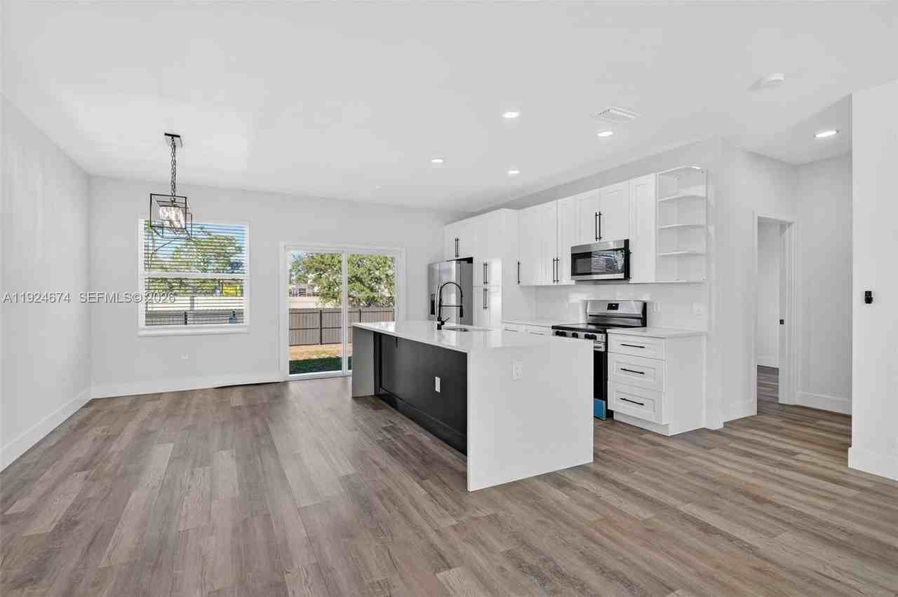 710 Bedford Point Ave #0 - Photo 6 of 31