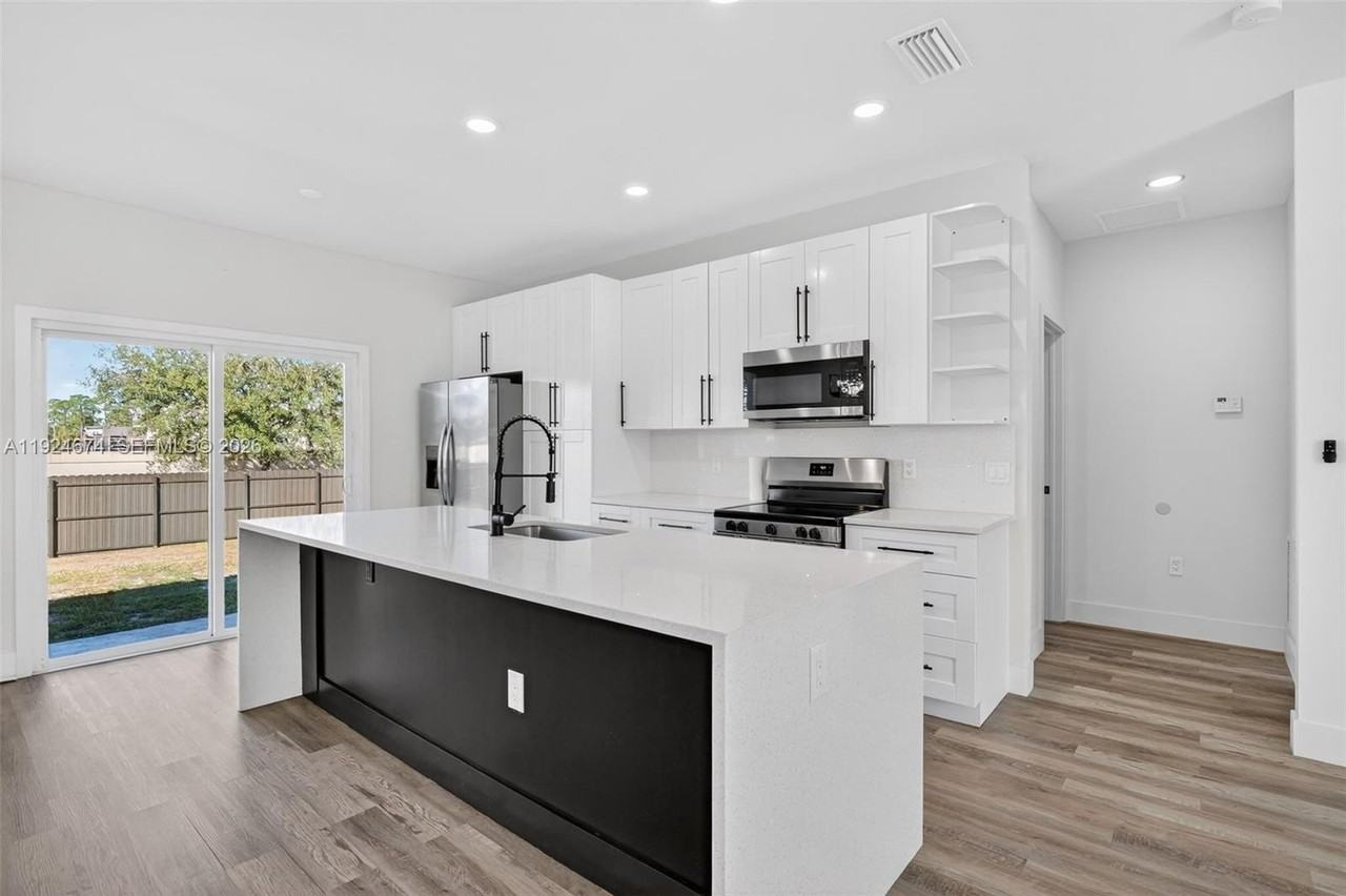 710 Bedford Point Ave #0 - Photo 7 of 31