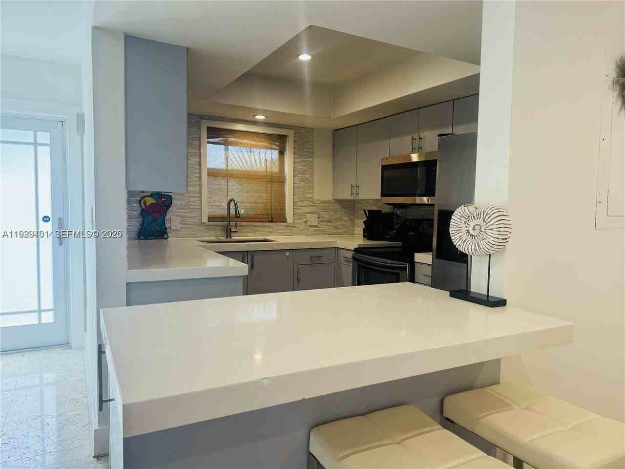 1987 Ne 123rd St - Photo 3 of 18