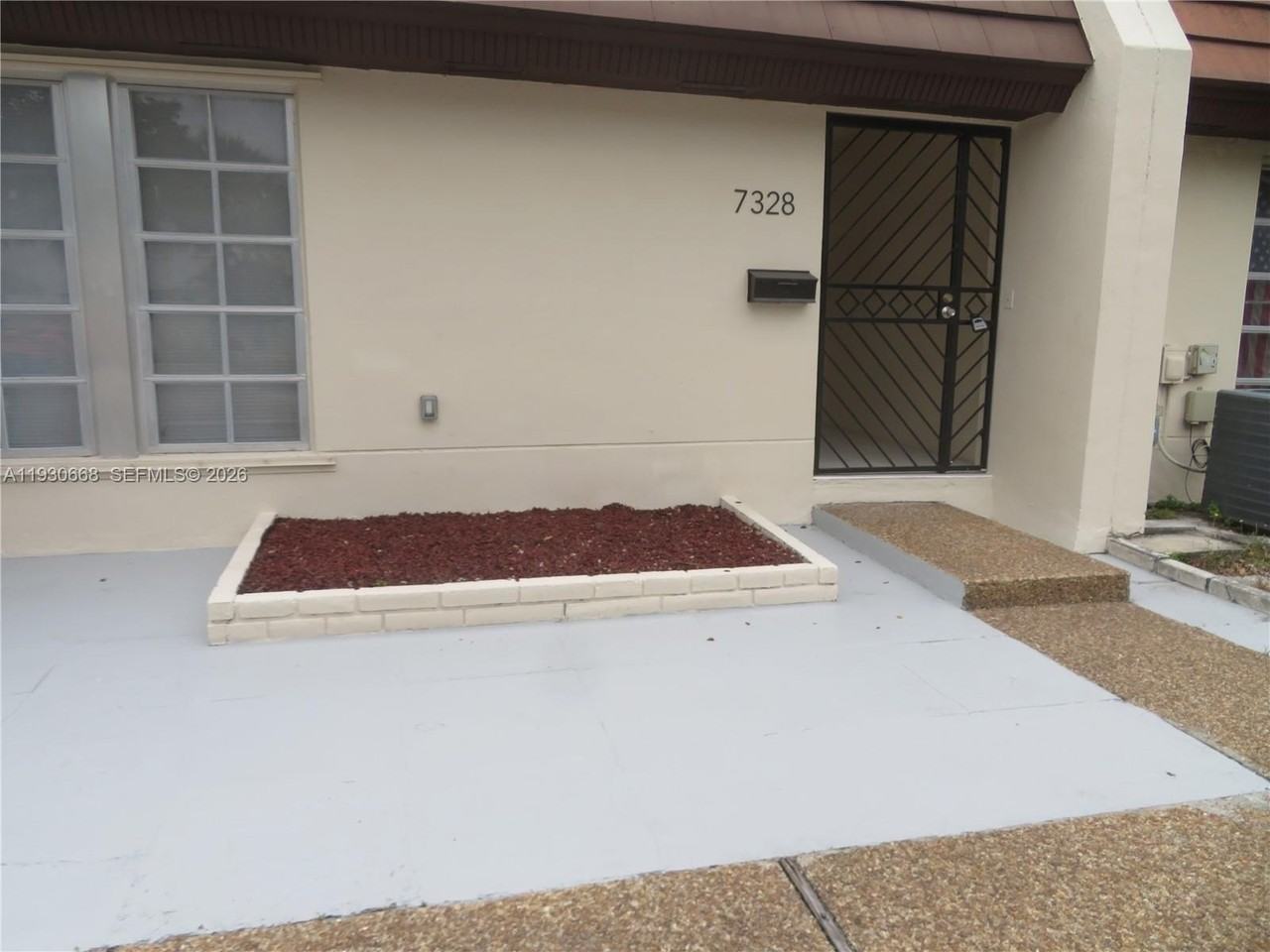 7328 Miami Lakeway S - Photo 2 of 28