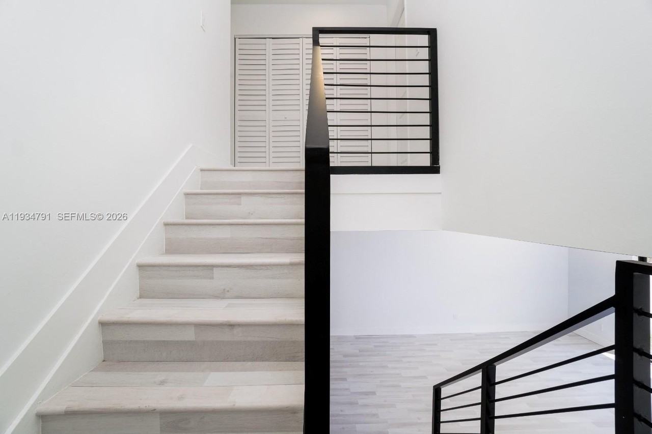 4311 Nw 115th Ave - Photo 6 of 18