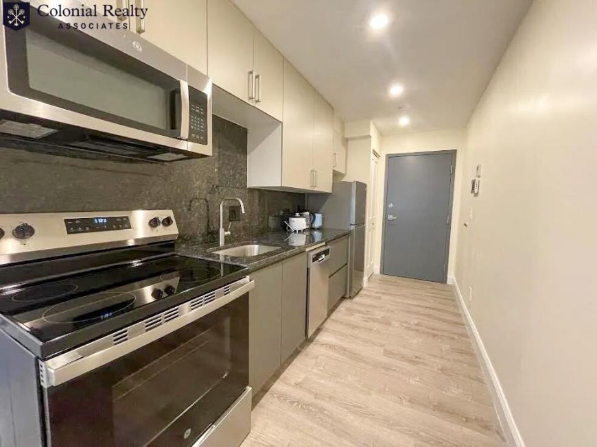 1024 Commonwealth Ave - Photo 3 of 10