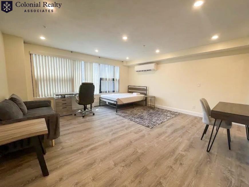 1024 Commonwealth Ave - Photo 5 of 10