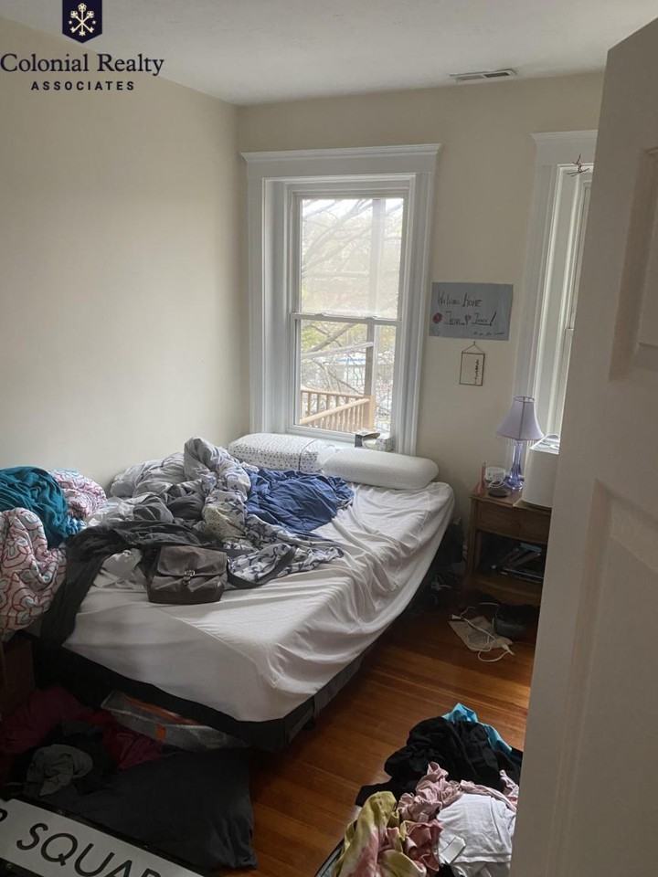 189 Winthrop Rd - Photo 2 of 10