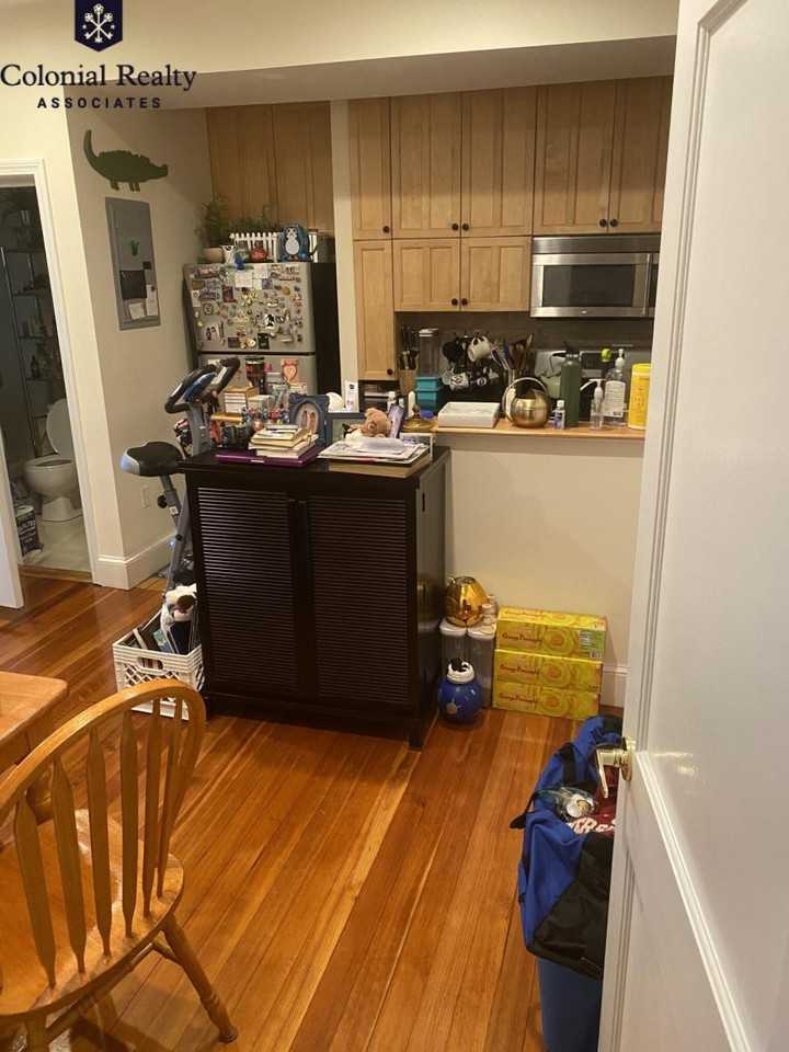 189 Winthrop Rd - Photo 4 of 10