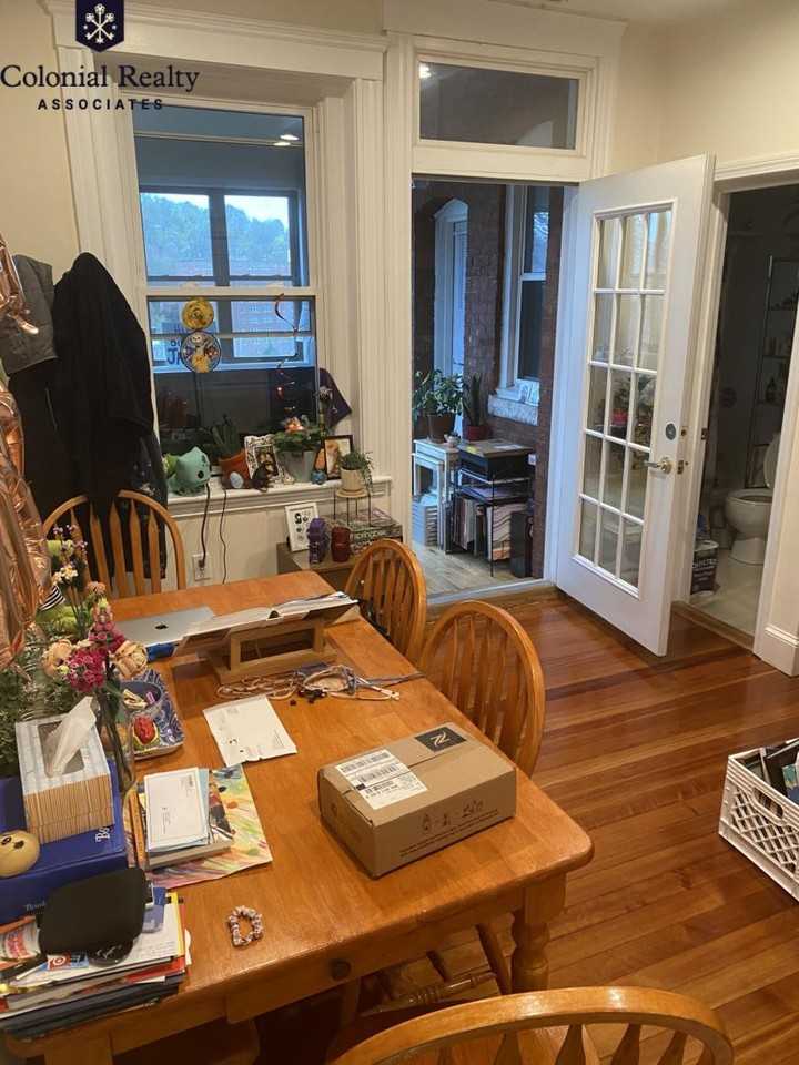 189 Winthrop Rd - Photo 5 of 10