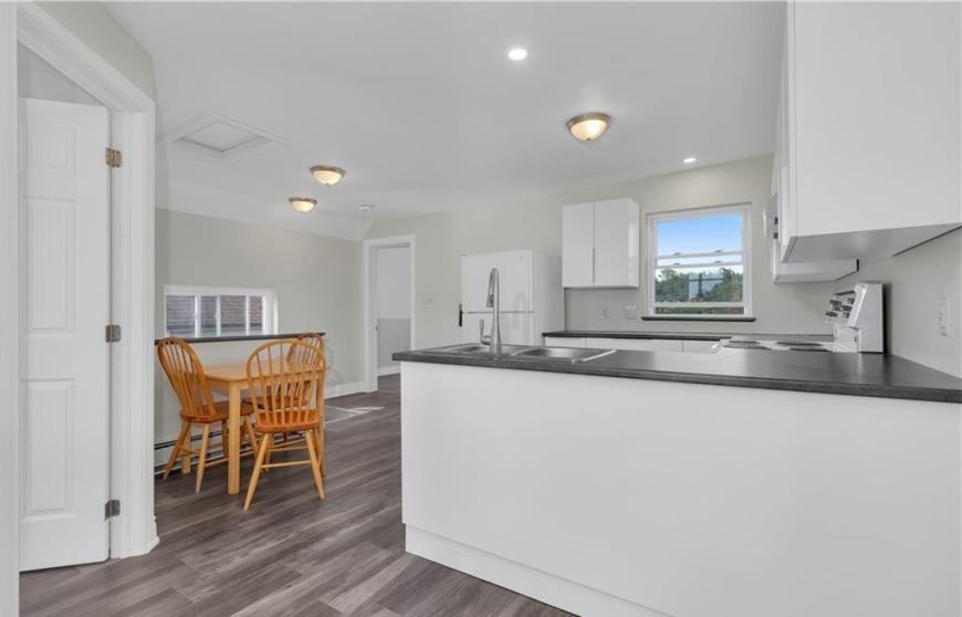 404 Montreal St - Photo 5 of 10